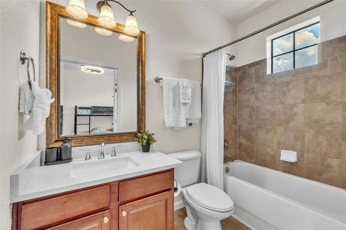 Image No.10-3 Bed Property for sale