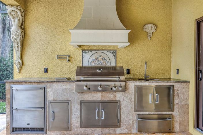 Image No.20-5 Bed Property for sale