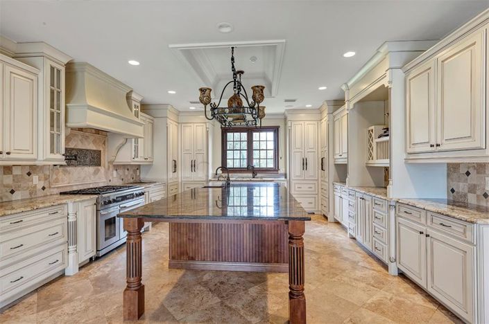 Image No.26-5 Bed Property for sale