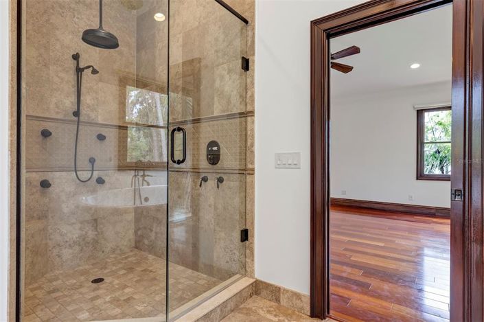 Image No.42-5 Bed Property for sale