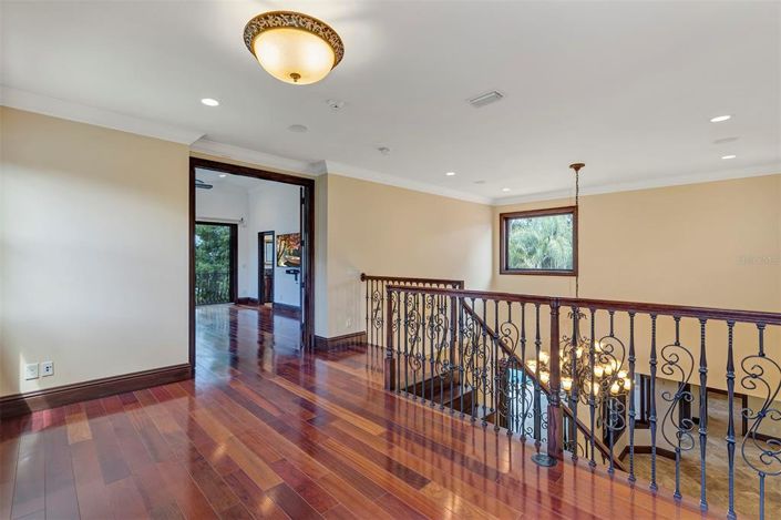 Image No.43-5 Bed Property for sale