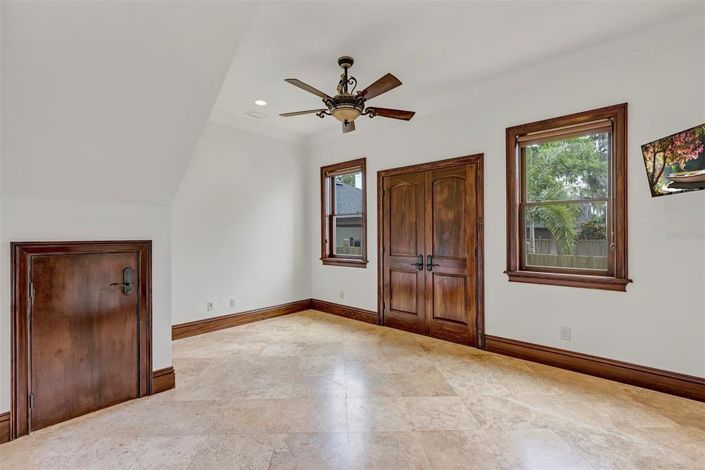 Image No.53-5 Bed Property for sale