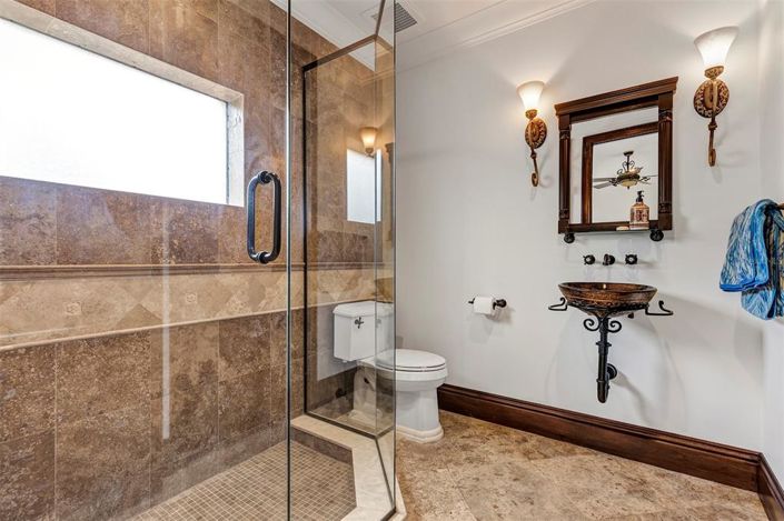 Image No.56-5 Bed Property for sale