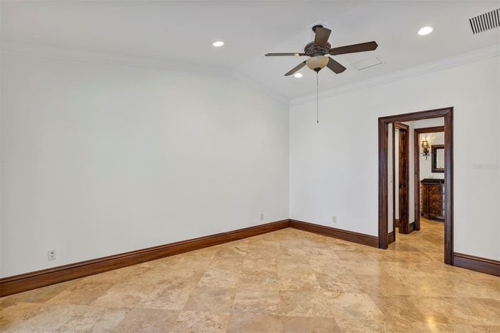 Image No.58-5 Bed Property for sale