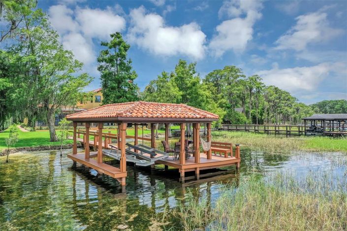 Image No.9-5 Bed Property for sale