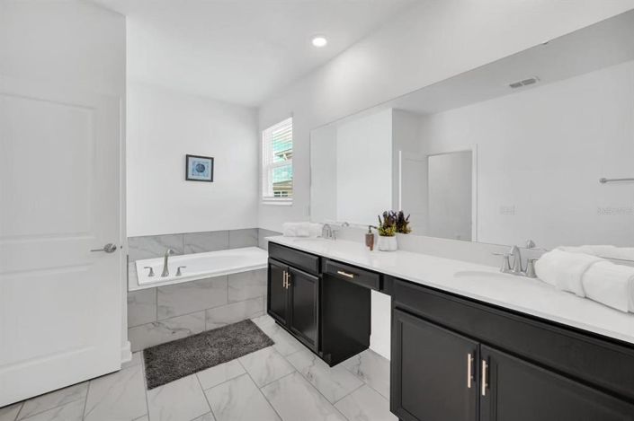 Image No.46-5 Bed Property for sale