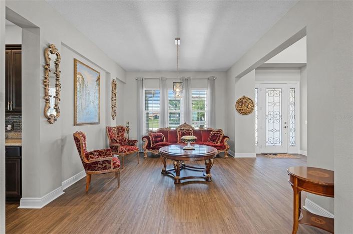 Image No.11-5 Bed Property for sale