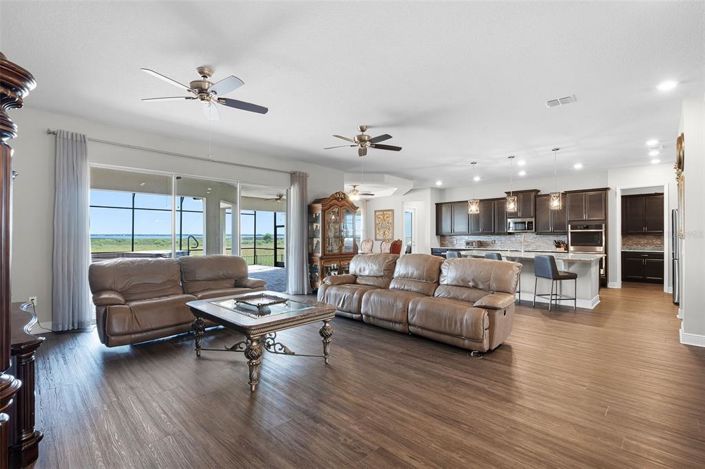 Image No.12-5 Bed Property for sale