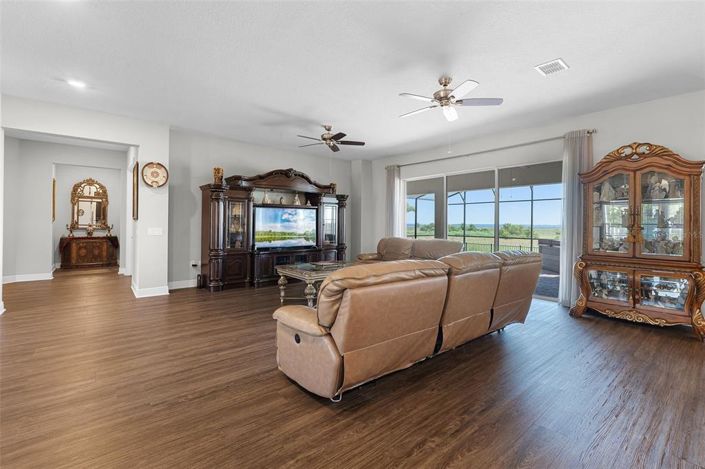 Image No.14-5 Bed Property for sale