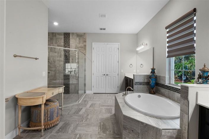 Image No.28-5 Bed Property for sale