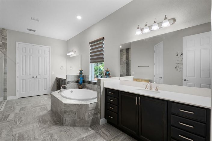 Image No.30-5 Bed Property for sale