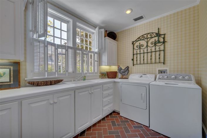 Image No.18-6 Bed Property for sale