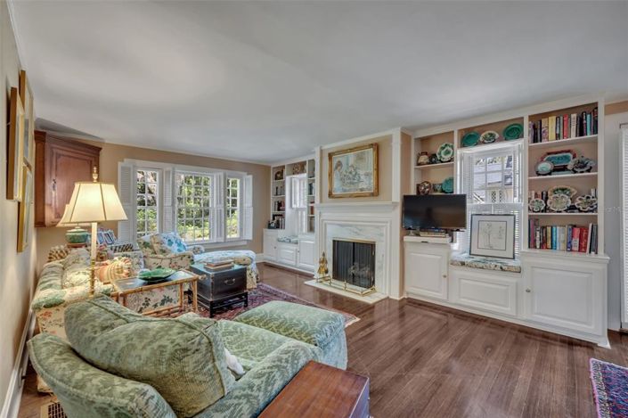 Image No.24-6 Bed Property for sale