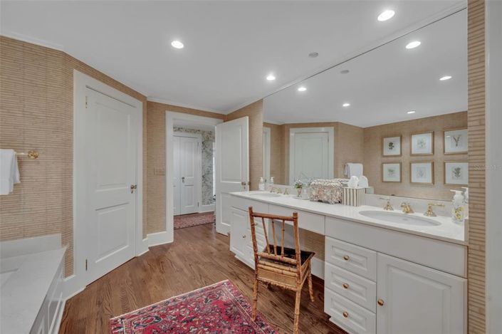 Image No.30-6 Bed Property for sale