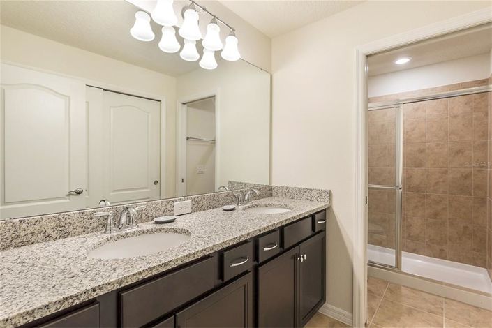 Image No.10-5 Bed Townhouse for sale