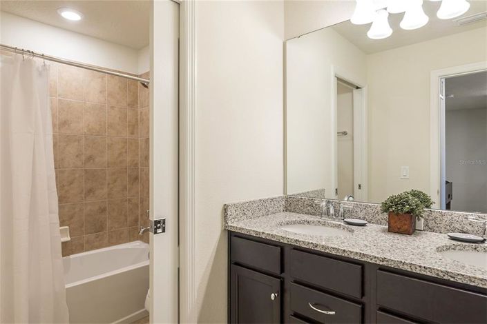 Image No.13-5 Bed Townhouse for sale