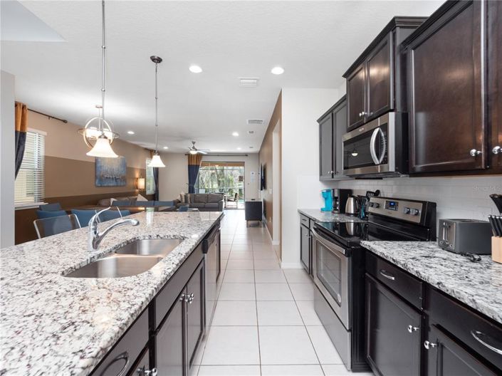 Image No.12-6 Bed Property for sale