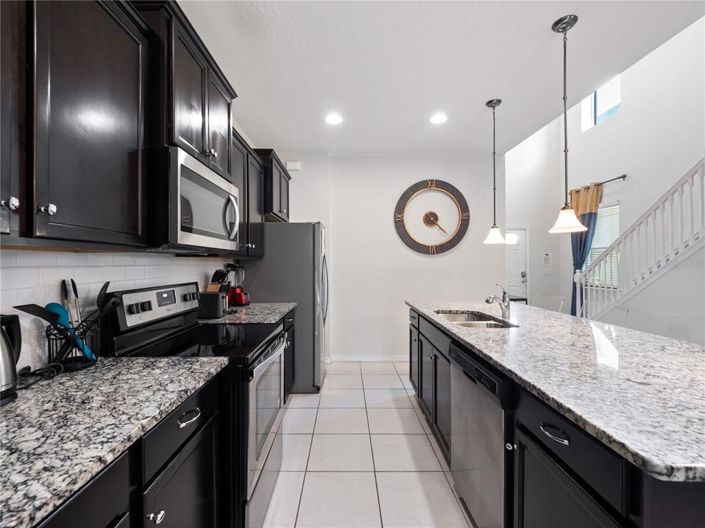 Image No.13-6 Bed Property for sale