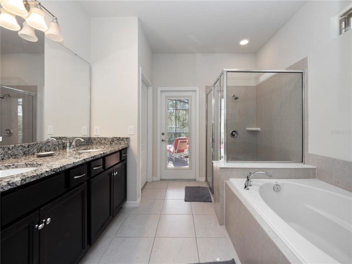 Image No.22-6 Bed Property for sale