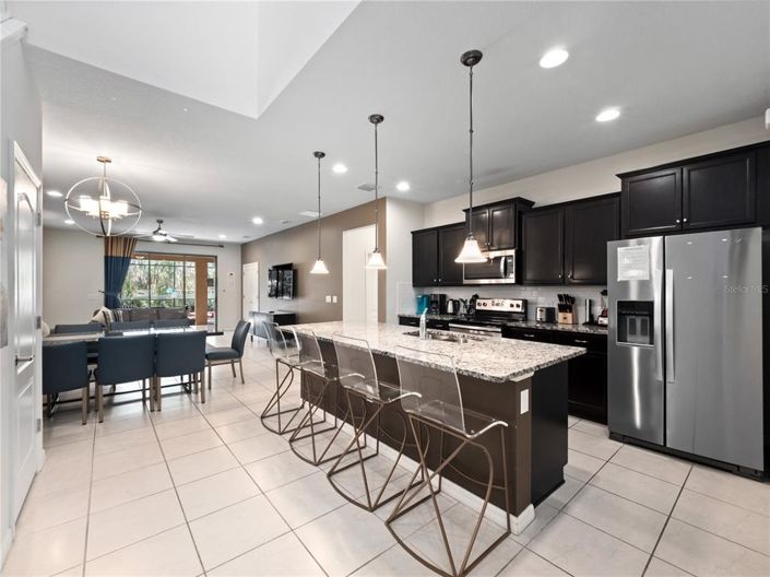 Image No.8-6 Bed Property for sale