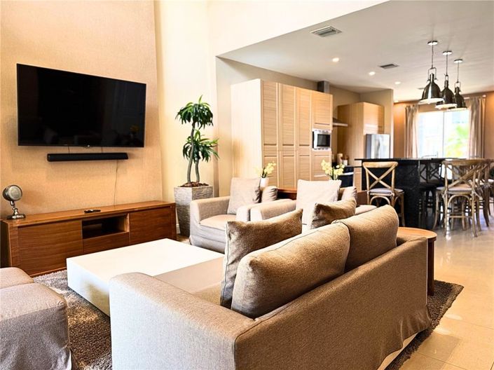 Image No.12-4 Bed Townhouse for sale