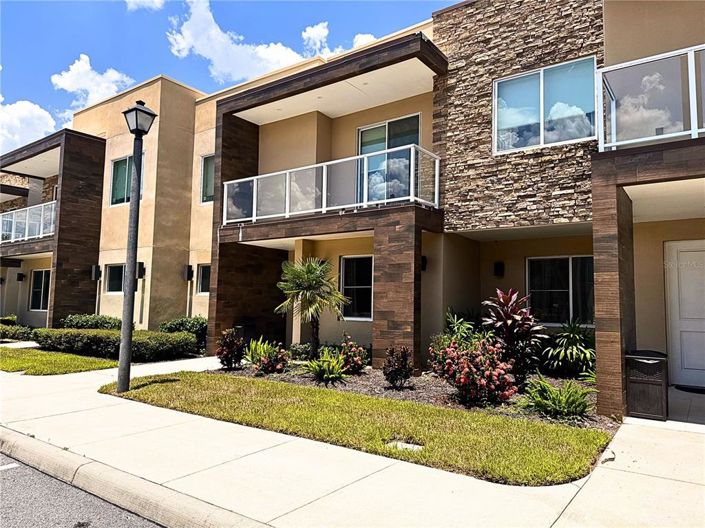 Image No.2-4 Bed Townhouse for sale