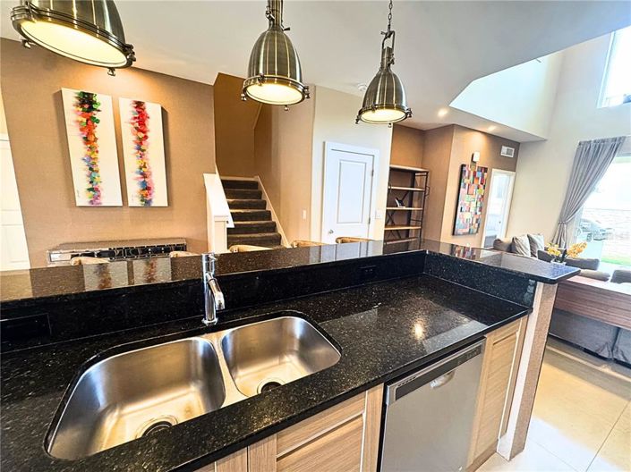 Image No.5-4 Bed Townhouse for sale