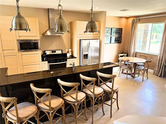 Image No.7-4 Bed Townhouse for sale