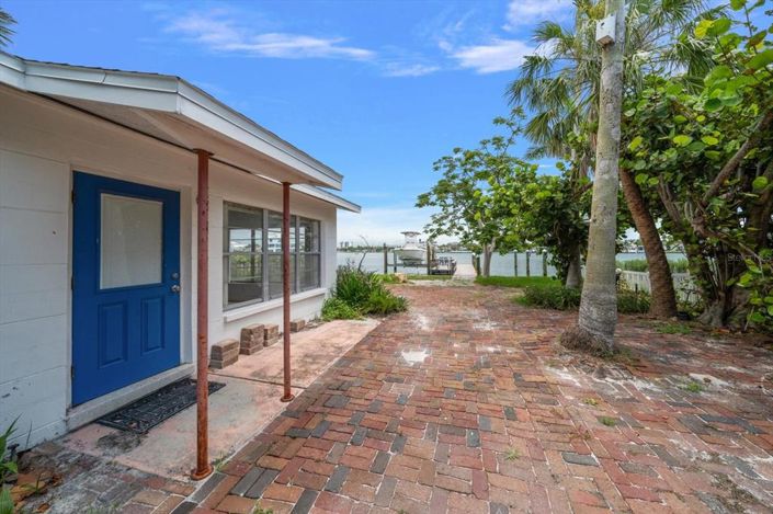 Image No.28-3 Bed Property for sale