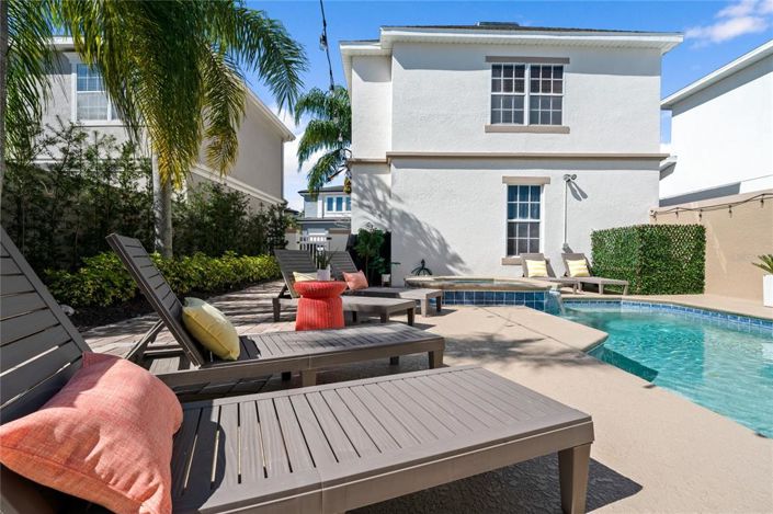 Image No.12-5 Bed Property for sale