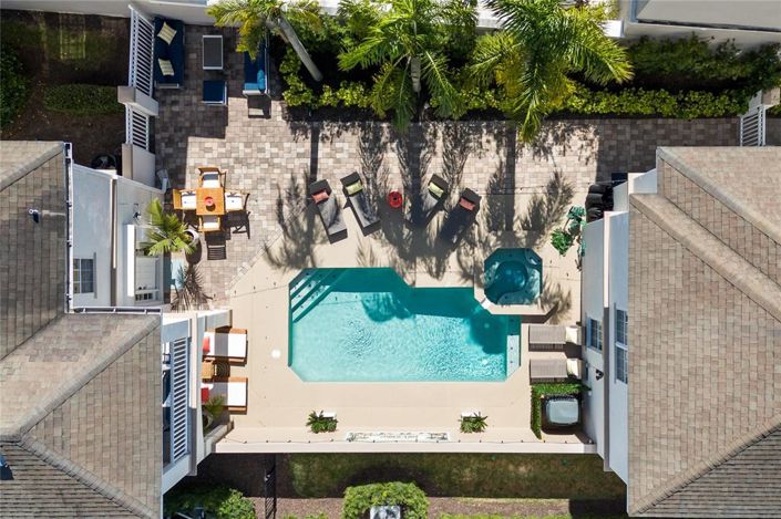 Image No.17-5 Bed Property for sale