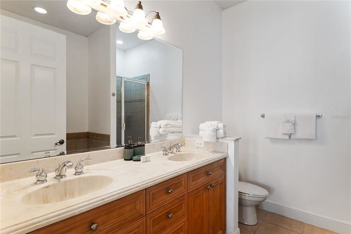 Image No.60-5 Bed Property for sale