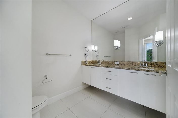 Image No.24-3 Bed Townhouse for sale