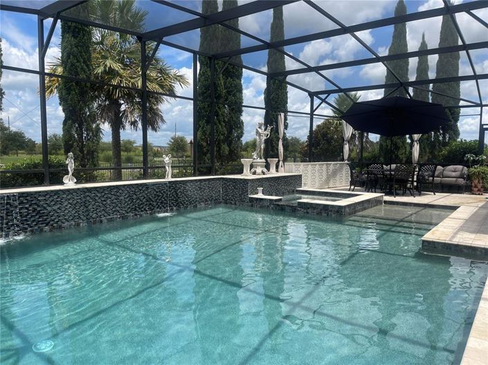 Image No.2-5 Bed Property for sale