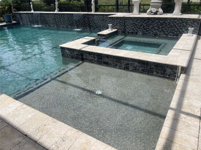 Image No.37-5 Bed Property for sale