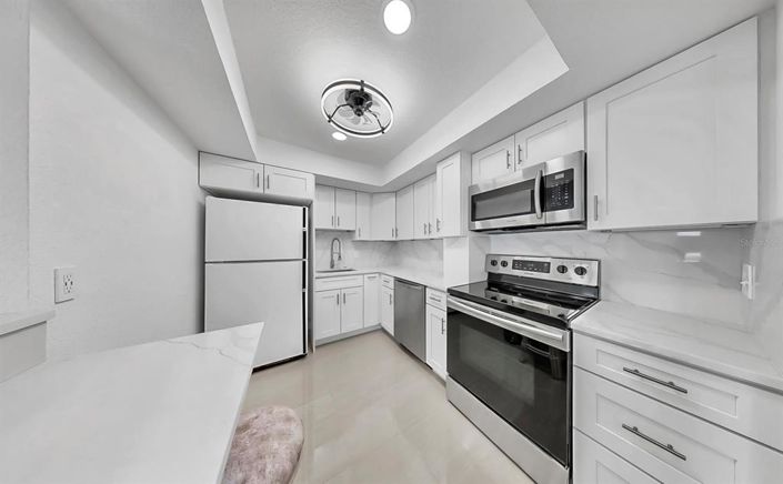 Image No.10-2 Bed Property for sale