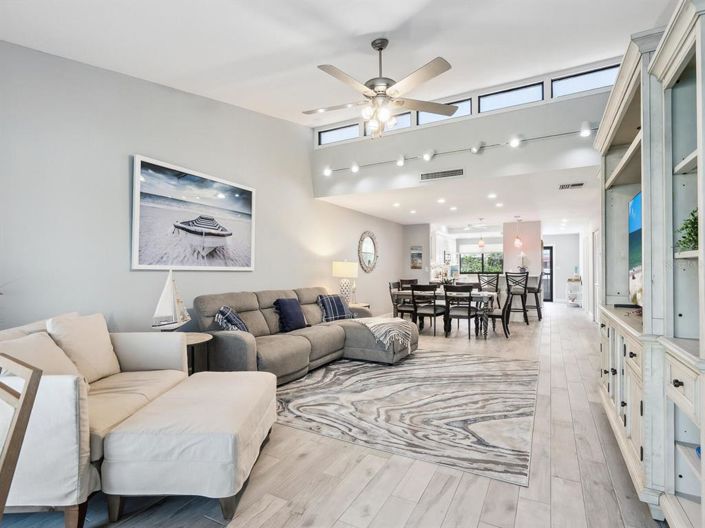 Image No.10-2 Bed Property for sale