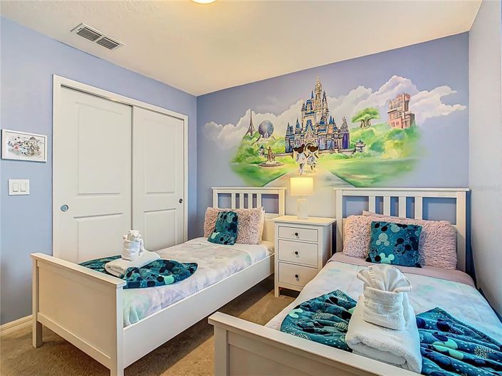 Image No.23-5 Bed Townhouse for sale