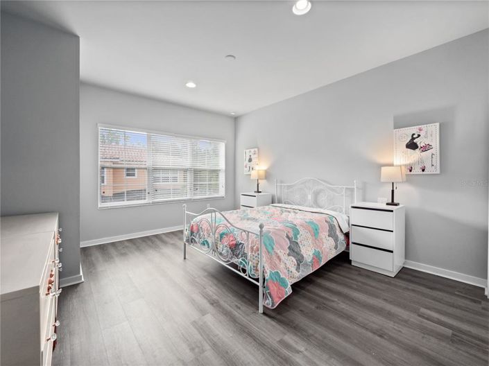 Image No.13-2 Bed Townhouse for sale