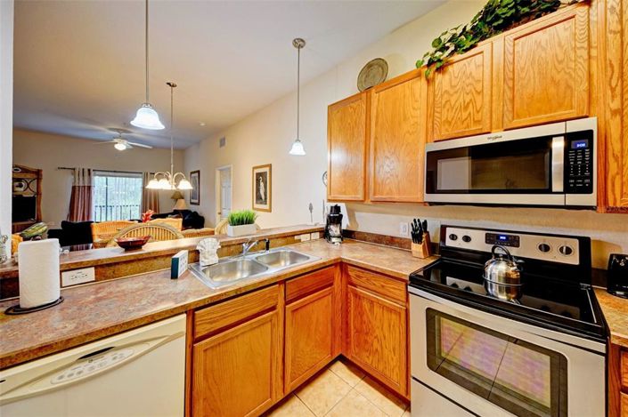 Image No.10-3 Bed Property for sale