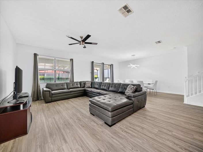 Image No.14-8 Bed Property for sale