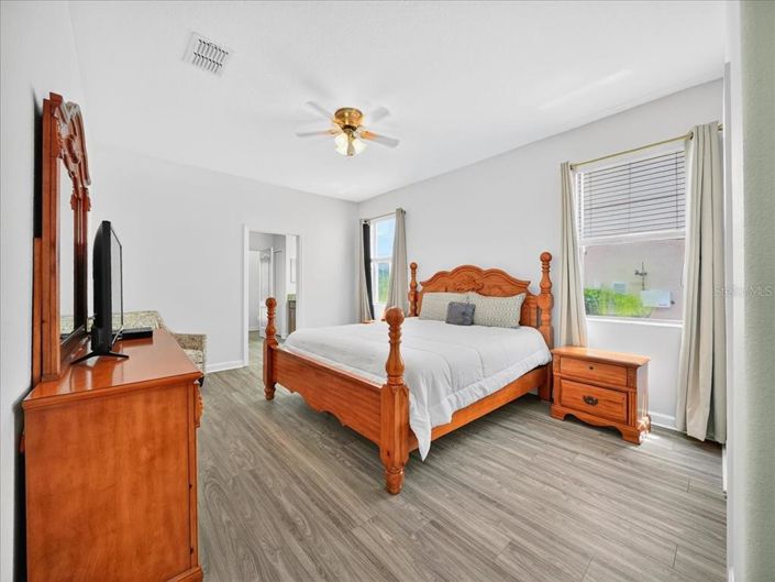 Image No.17-8 Bed Property for sale