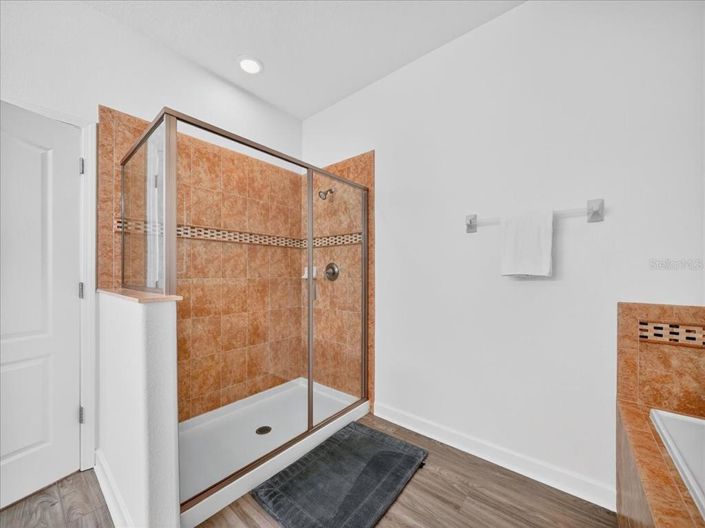 Image No.21-8 Bed Property for sale