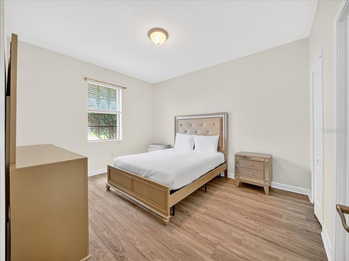 Image No.22-8 Bed Property for sale