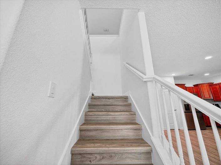 Image No.24-8 Bed Property for sale