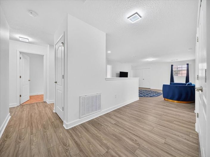 Image No.25-8 Bed Property for sale