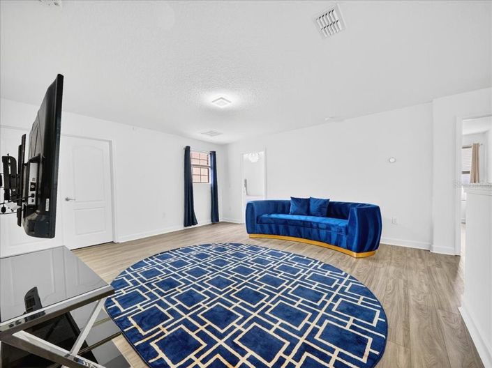 Image No.26-8 Bed Property for sale