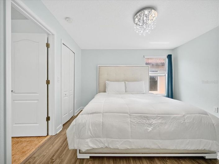 Image No.30-8 Bed Property for sale