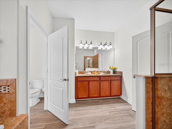 Image No.31-8 Bed Property for sale