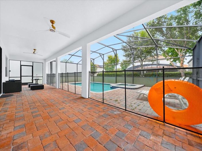 Image No.47-8 Bed Property for sale